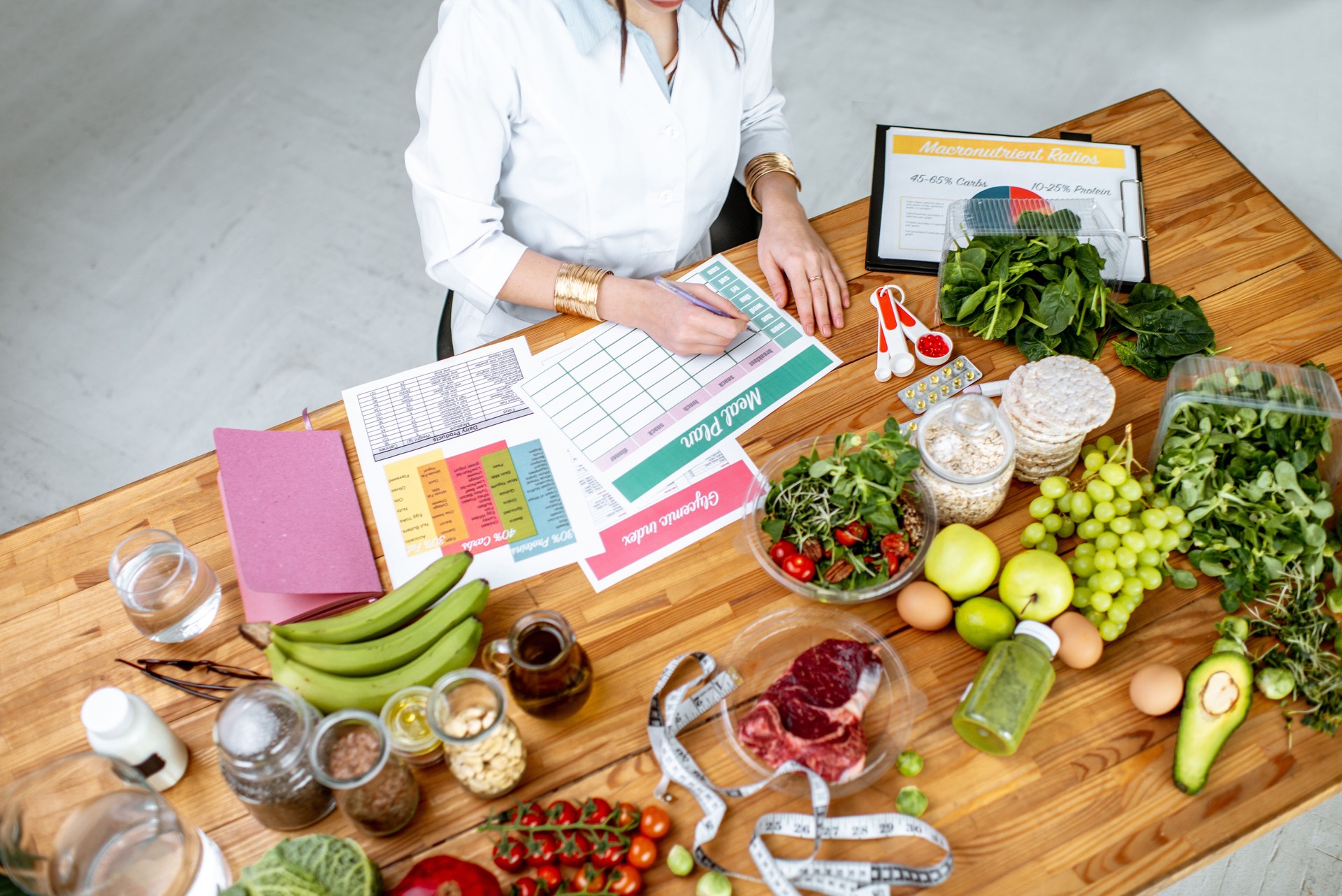 Plan de alimentación según tus objetivos, conteo de macronutrientes, estilo de vida saludble, adiós hipertensión y prediabetes.